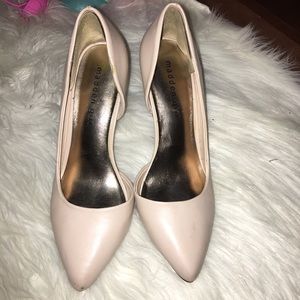 Pale pink/nude pumps
